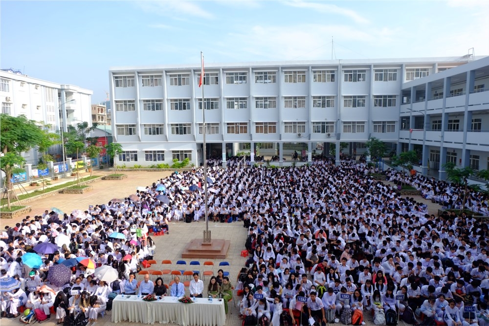 chuong trinh giao luu va trao hoc bong  ??guong sang hoc duong ?? nam hoc 2018 2019